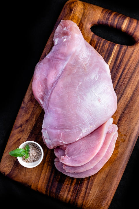 is it safe to feed raw chicken to dogs